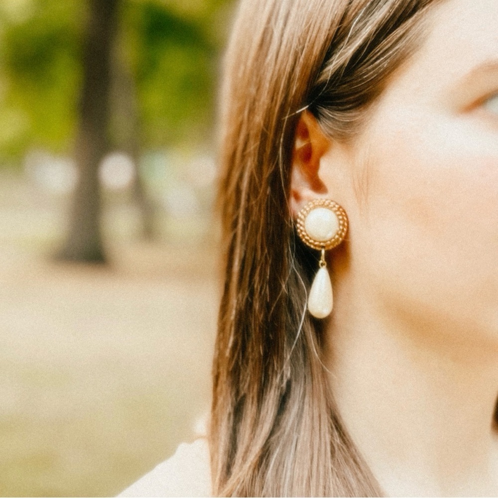 Vintage - Goldtone Pearl Dangling Clip-on Earrings